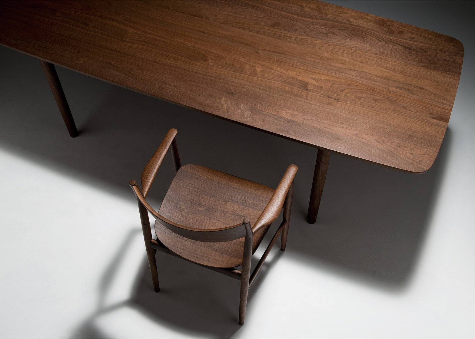Luxe massief houten stoeltafel uit Japan