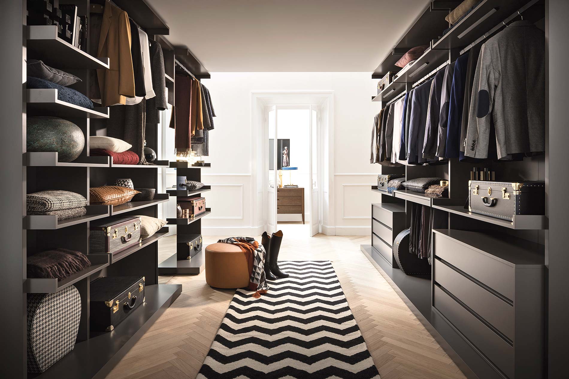 Inloopkleedkamer donkergrijs Inloopkleedkamer donkergrijs