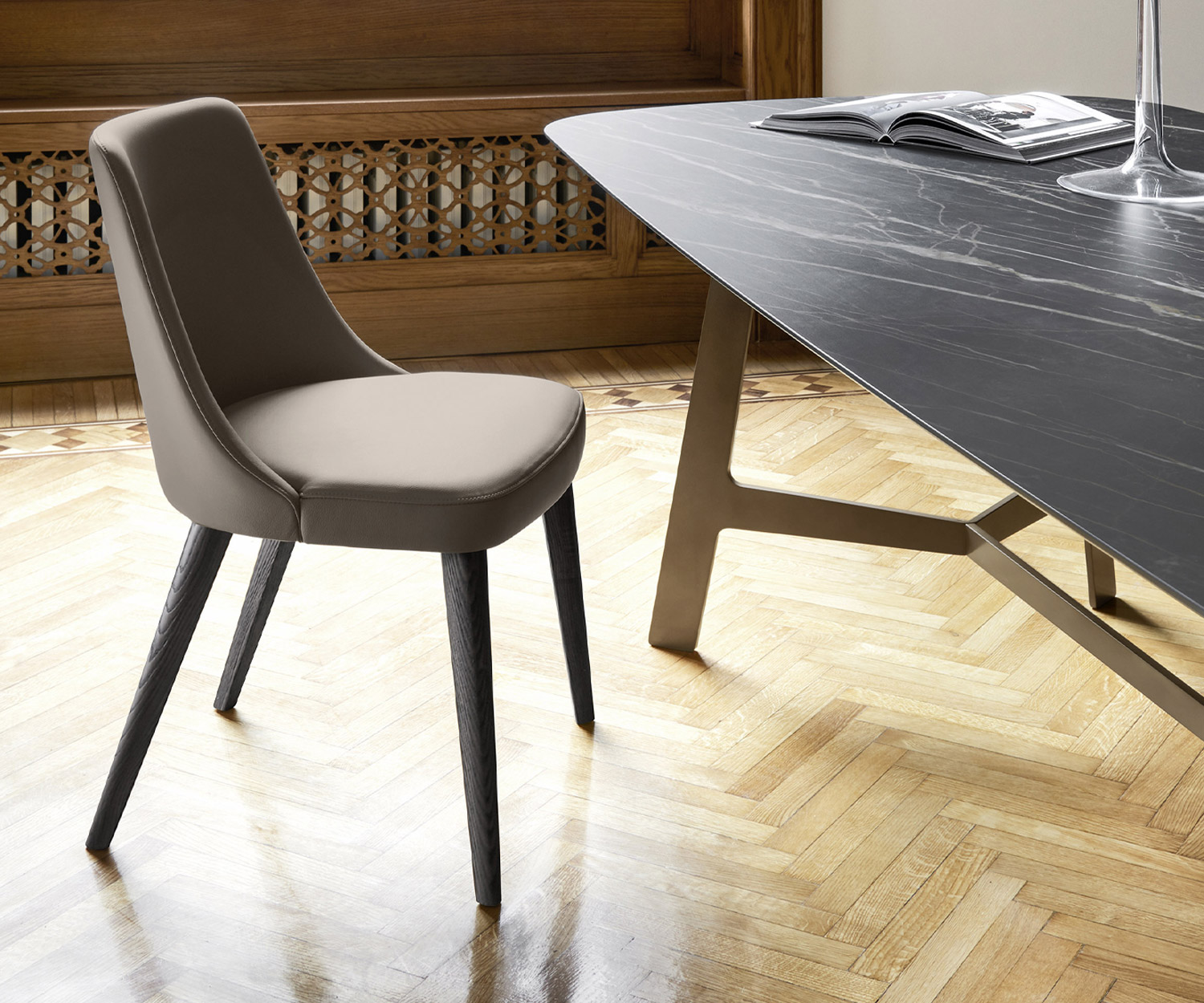 Exclusieve Livitalia Design eetkamerstoel Eva met kunstlederen bekleding in beige Exclusieve Livitalia Design eetkamerstoel Eva met kunstlederen bekleding in beige