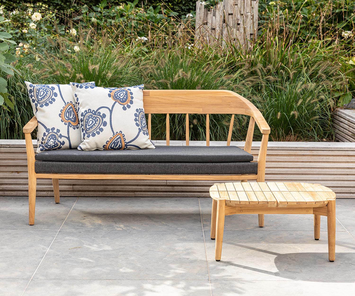 Exclusieve Oasiq Copenhagen 2 zits bank teak houten frame antraciet bekleding Exclusieve Oasiq Copenhagen 2 zits bank teak houten frame antraciet bekleding