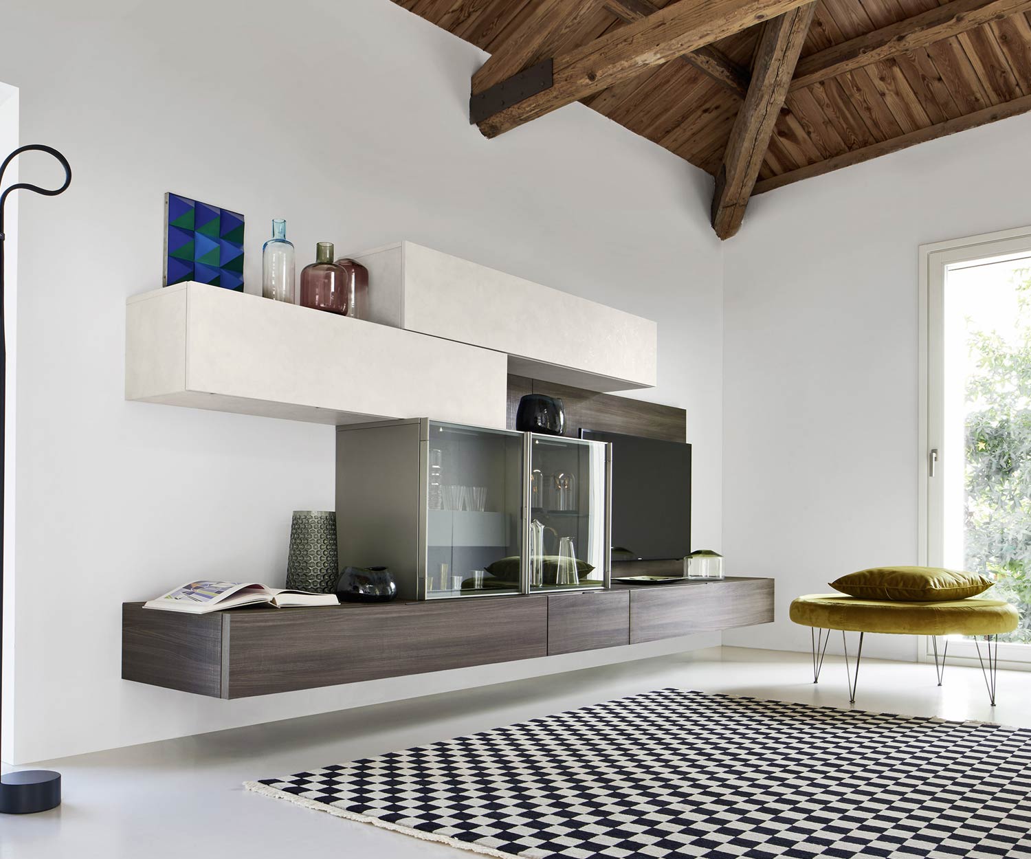 Exclusief Livitalia hangend design wandmeubel C35 in iepenhout met glazen kast Exclusief Livitalia hangend design wandmeubel C35 in iepenhout met glazen kast