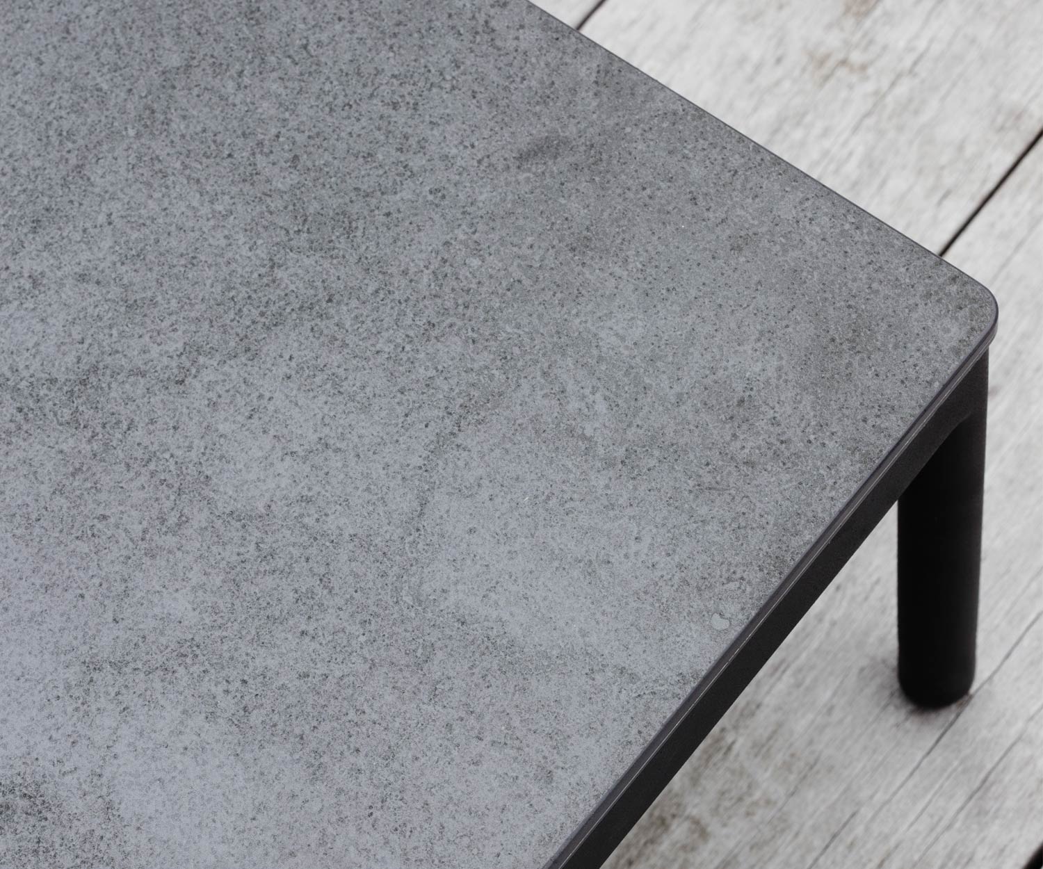 Hoogwaardige Oasiq Riad tuintafel in detail Keramisch tafelblad Hoogwaardige Oasiq Riad tuintafel in detail Keramisch tafelblad