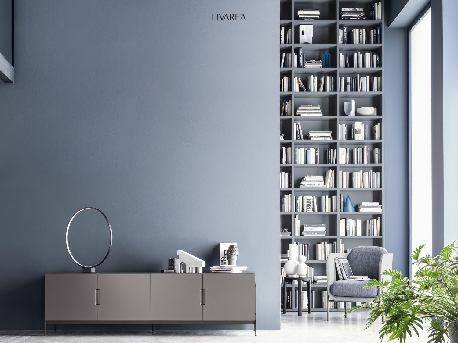 Dressoir grijs met deuren op pootjes Dressoir grijs met deuren op pootjes