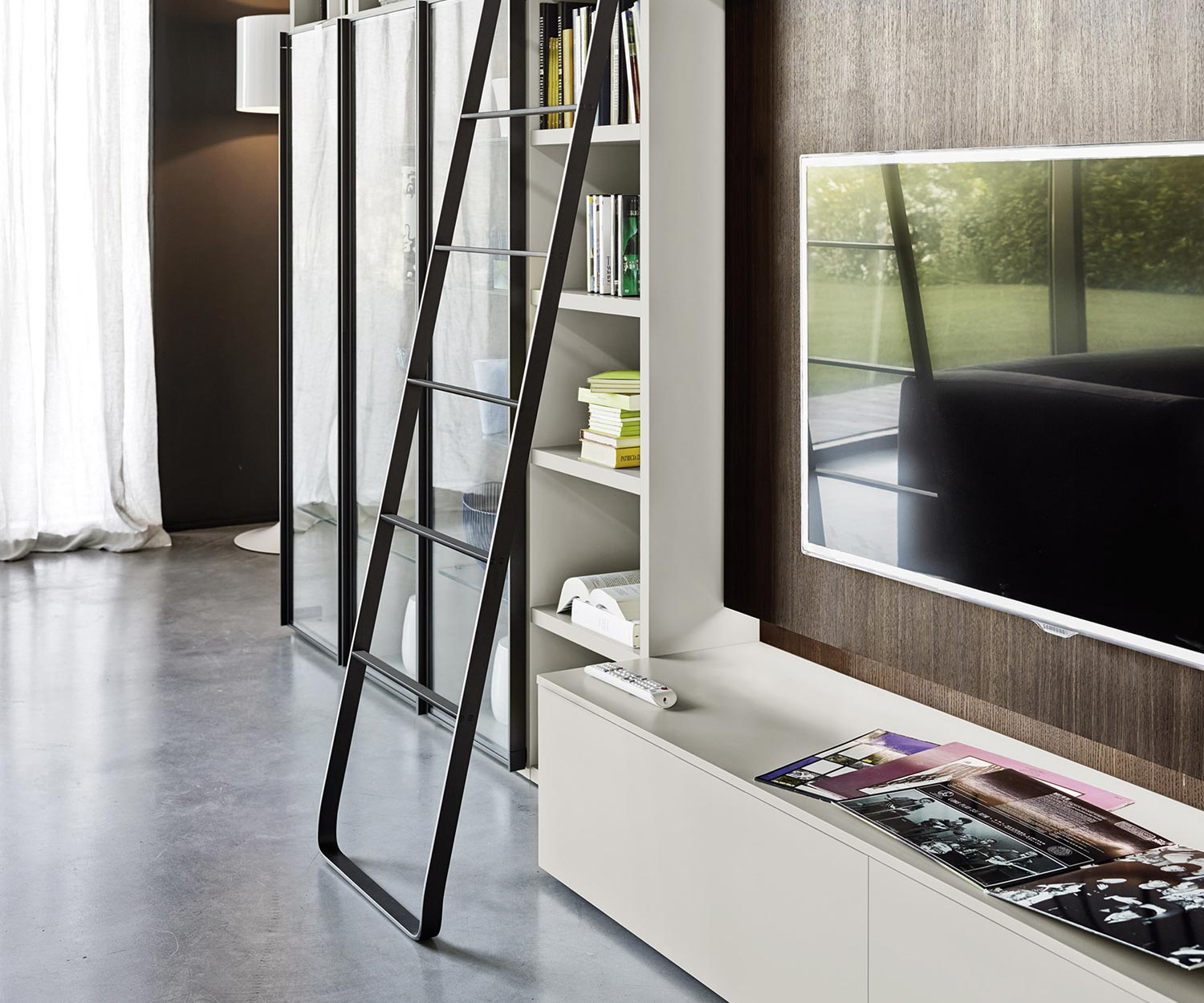 Design boekenkast met ladder C60 Design boekenkast met ladder C60