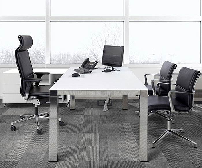 ICF P80 Manager chromen aluminium tafel met HPL blad ICF P80 Manager chromen aluminium tafel met HPL blad