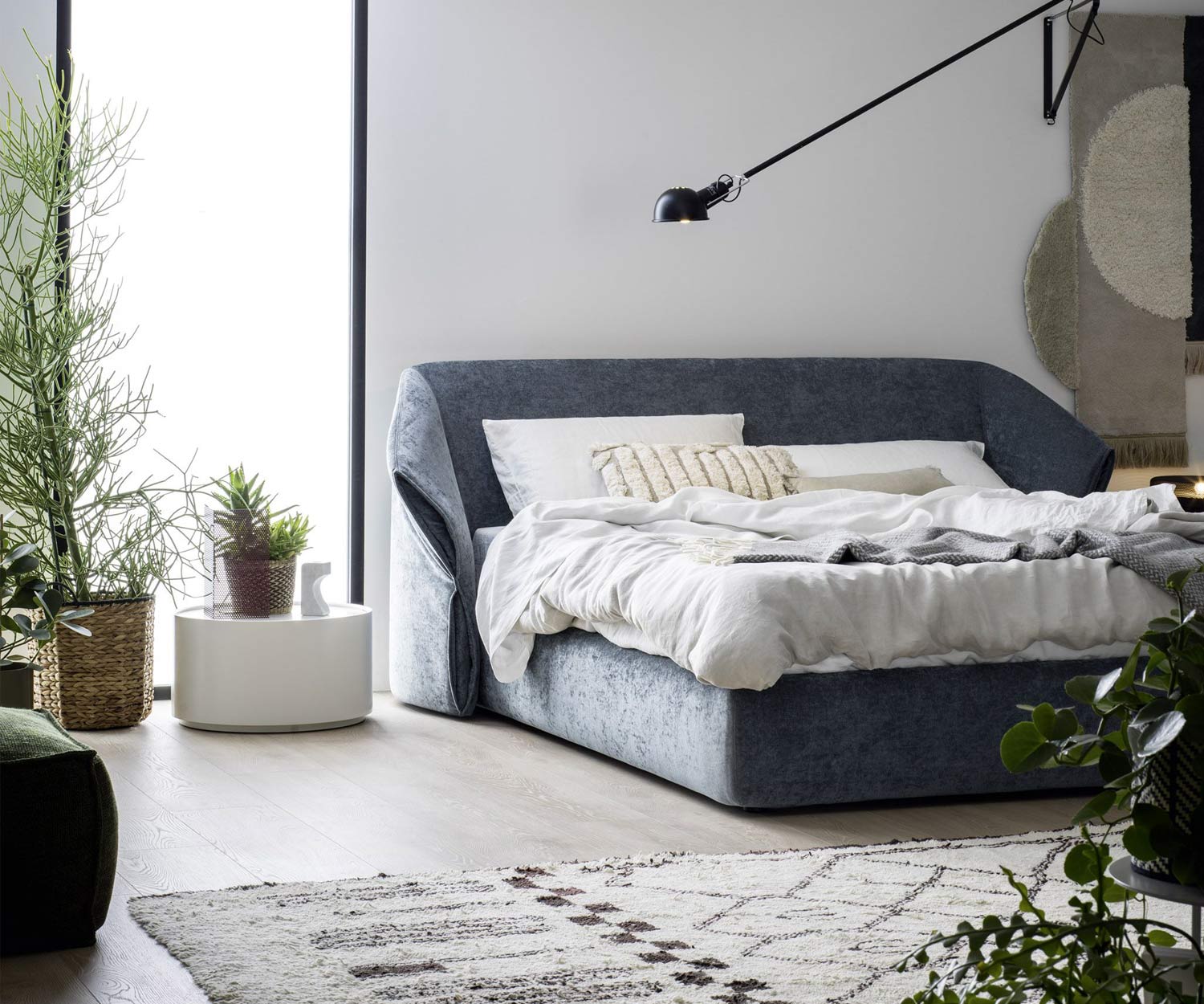 Hoogwaardig Novamobili Hide bed met bedbodem en in grijs Hoogwaardig Novamobili Hide bed met bedbodem en in grijs