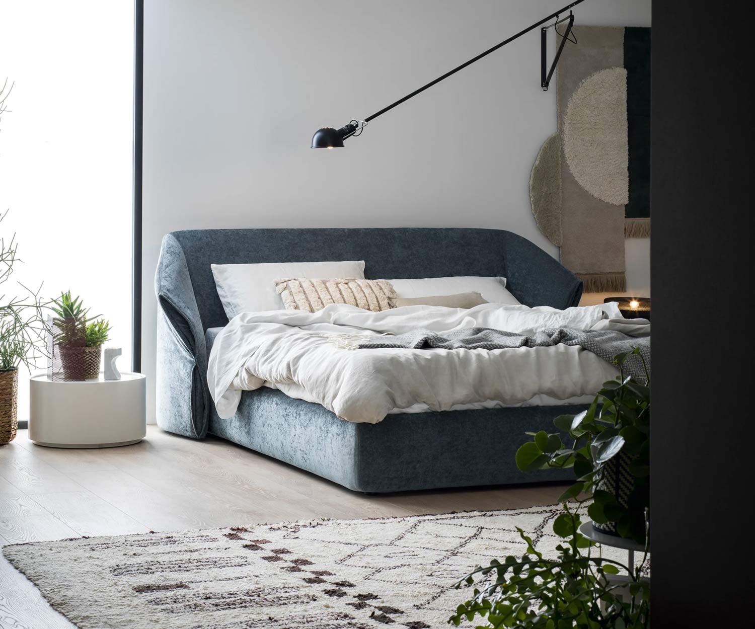 Hoogwaardig Novamobili Hide bed met bedbodem en in grijs Hoogwaardig Novamobili Hide bed met bedbodem en in grijs