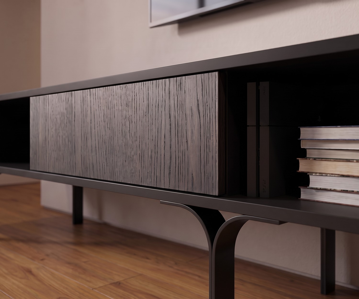 al2 Mobius 005 TV-lowboard in een moderne woonkamer, donkerhouten tv-meubel met elegante poten en open vakken.