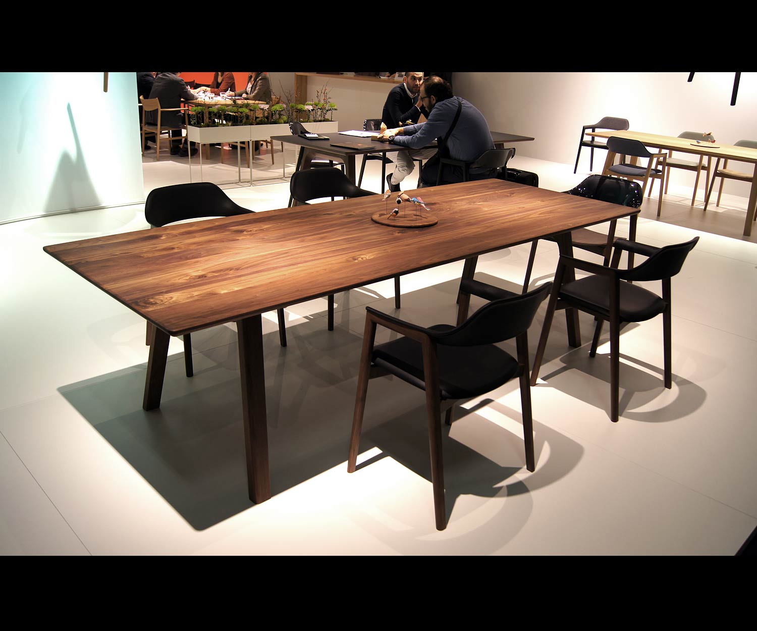 Hoge kwaliteit Conde House Ten design tafel massief notenhout