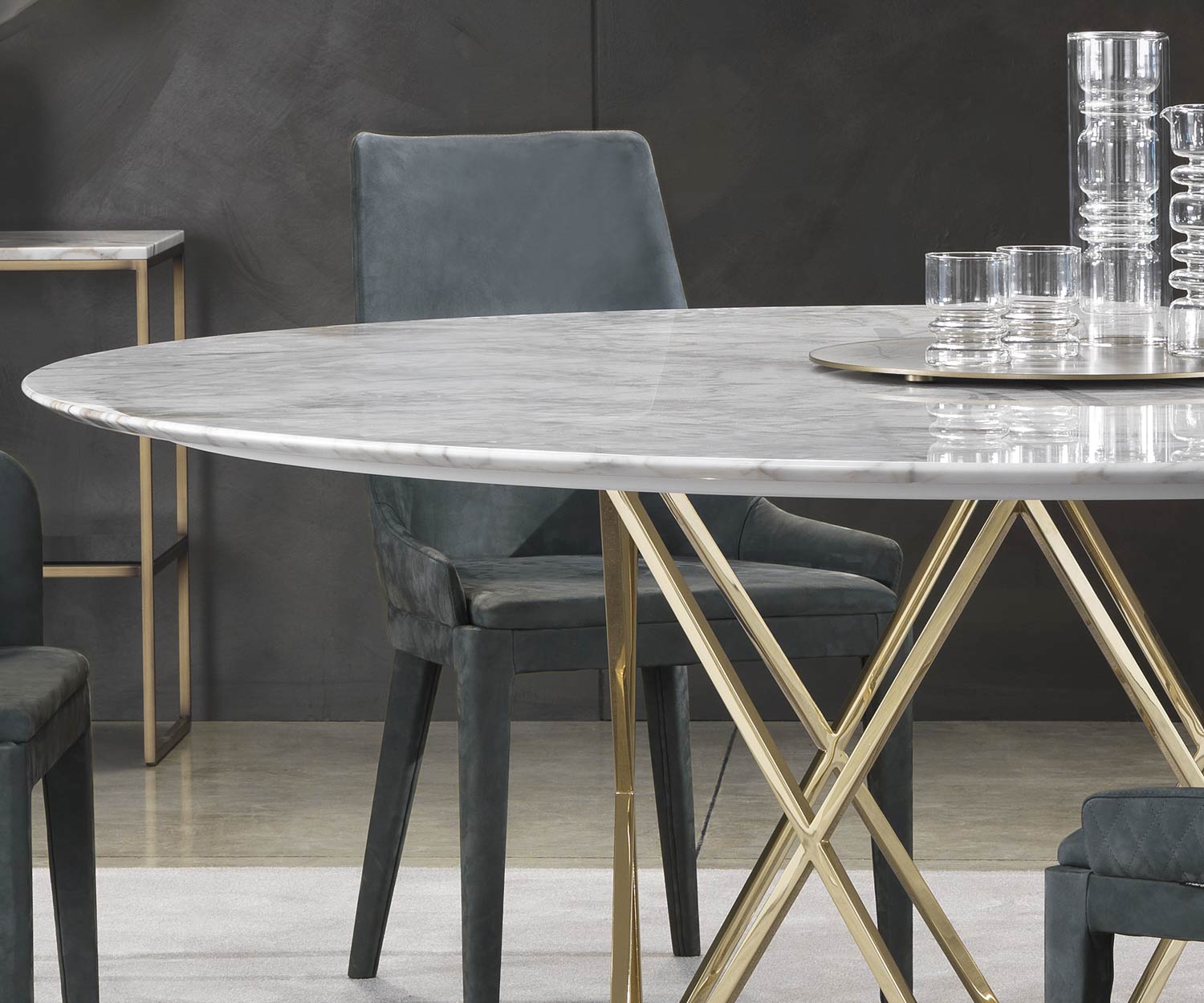 Design edele eettafel Calacatta goud marmeren detail tafelblad frame Design edele eettafel Calacatta goud marmeren detail tafelblad frame