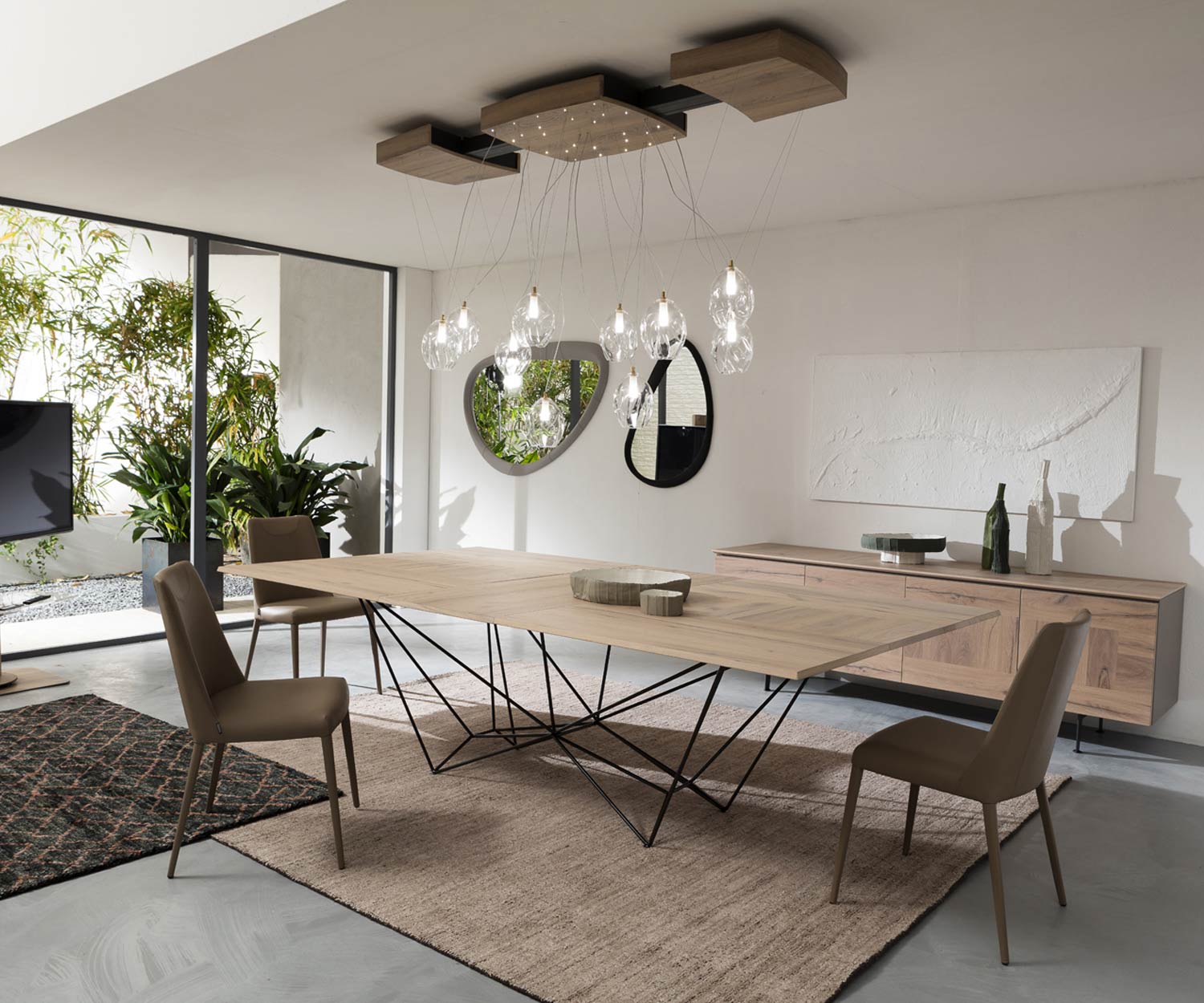 Uitschuifbare design eettafel voorbeeld voor opstelling in de eetkamer Uitschuifbare design eettafel voorbeeld voor opstelling in de eetkamer