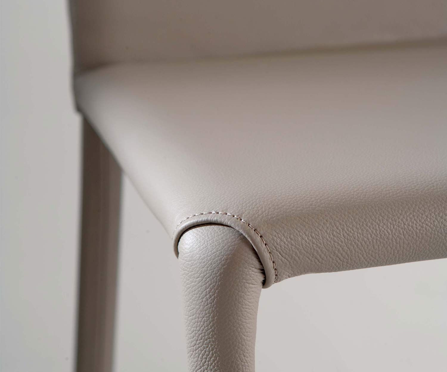 Ozzio Designstoel Lunette leer zacht beige Ozzio Designstoel Lunette leer zacht beige
