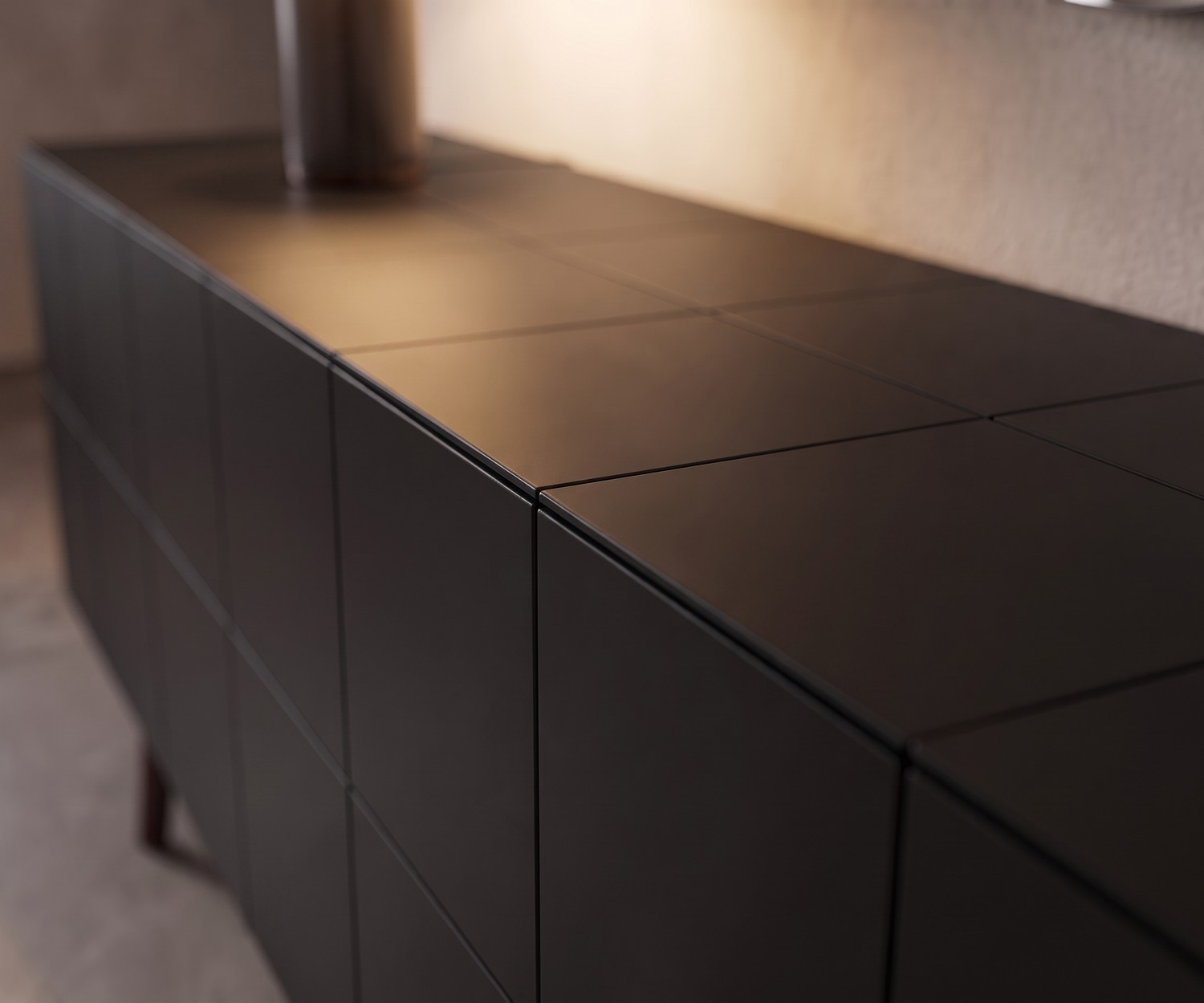 Modern al2 design dressoir MOS-I-KO 003 B al2 MOS-I-KO 003 B design dressoir voor de woonkamer met matzwart tegeleffect oppervlak en minimalistische stijl.