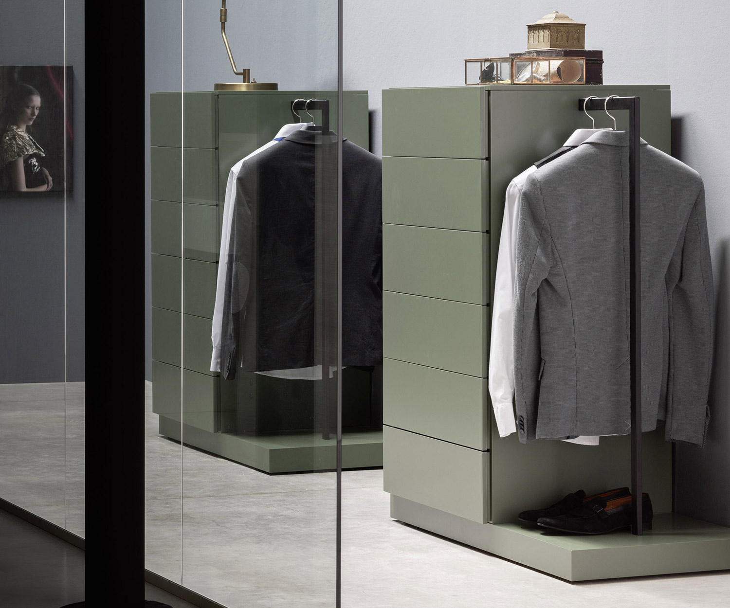 Novamobili Design hoge ladekast met kleerkast plus rail Novamobili Design hoge ladekast met kleerkast plus rail