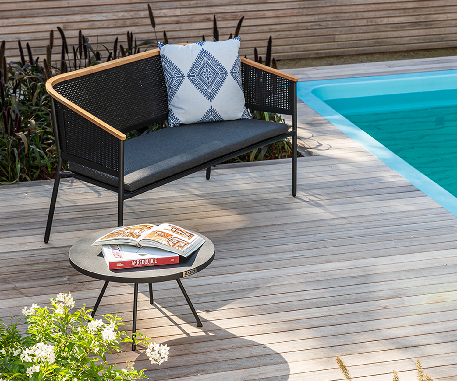 Exclusieve Oasiq 2 zits design tuinbank Riad antraciet aluminium frame Exclusieve Oasiq 2 zits design tuinbank Riad antraciet aluminium frame