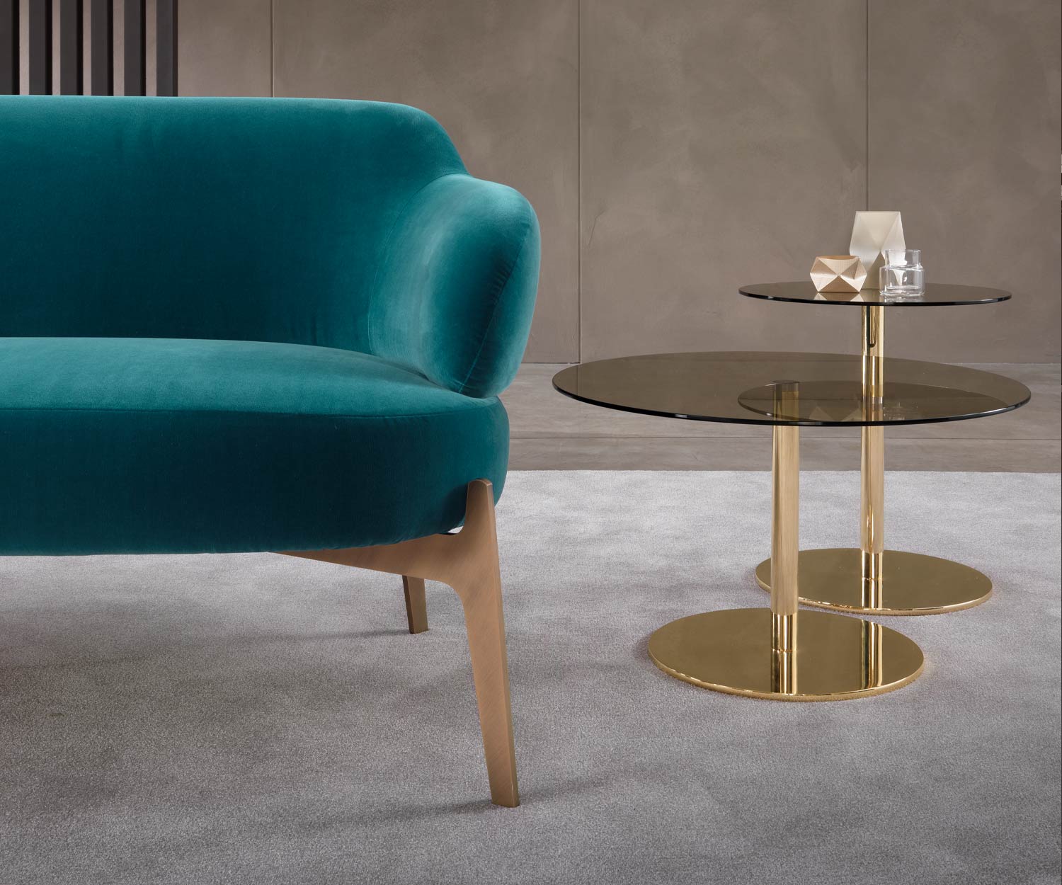 Modern Marelli Designer bijzettafel Break Messing frame Glazen blad Modern Marelli Designer bijzettafel Break messing frame glazen blad