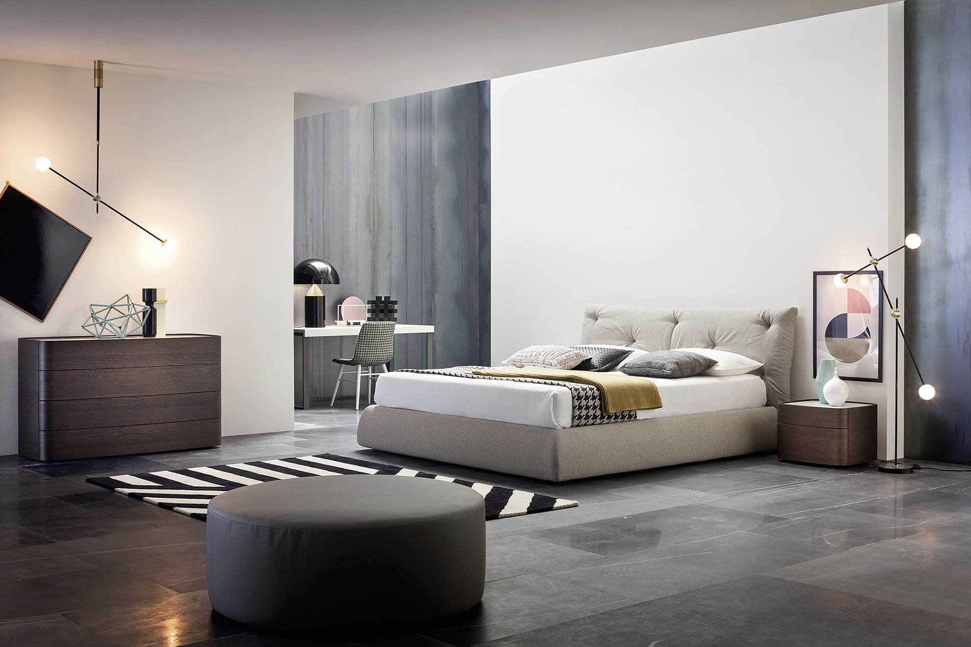 Luxe slaapkamer gestoffeerd bed