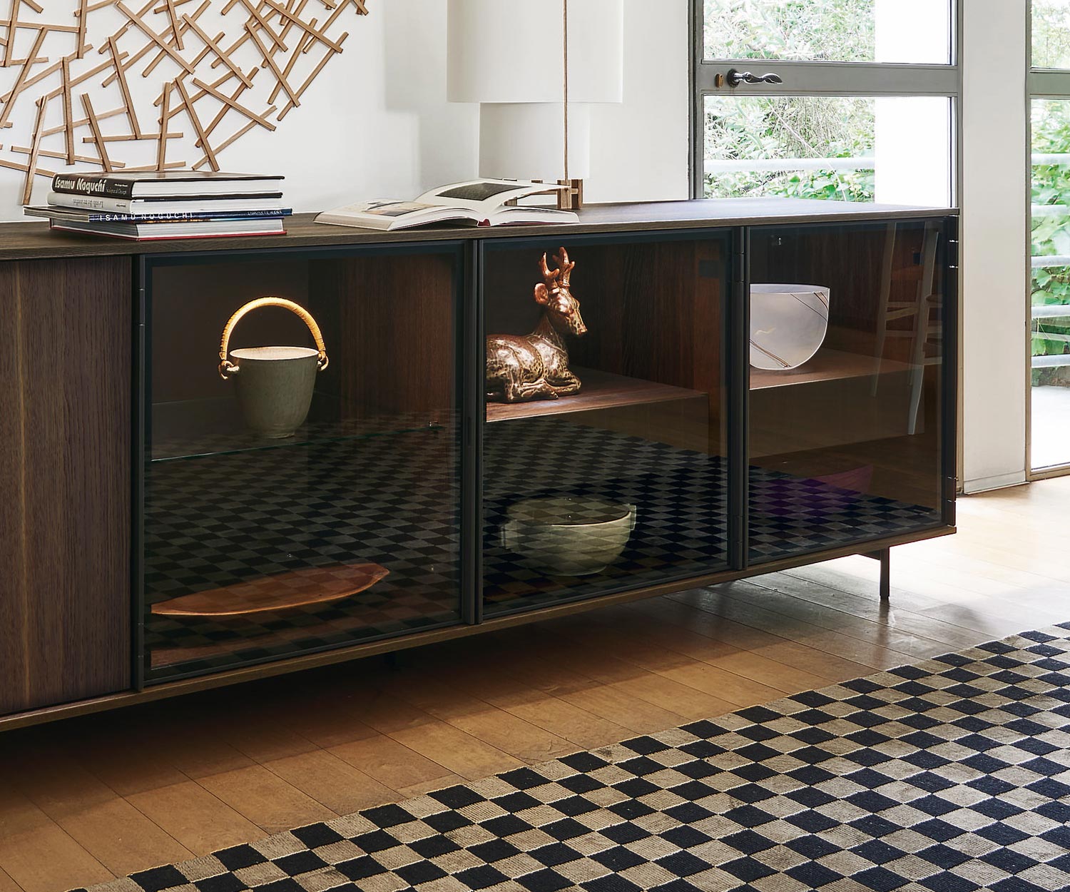 Hoogwaardig Livitalia design dressoir met binnenverlichting Hoogwaardig Livitalia design dressoir met binnenverlichting