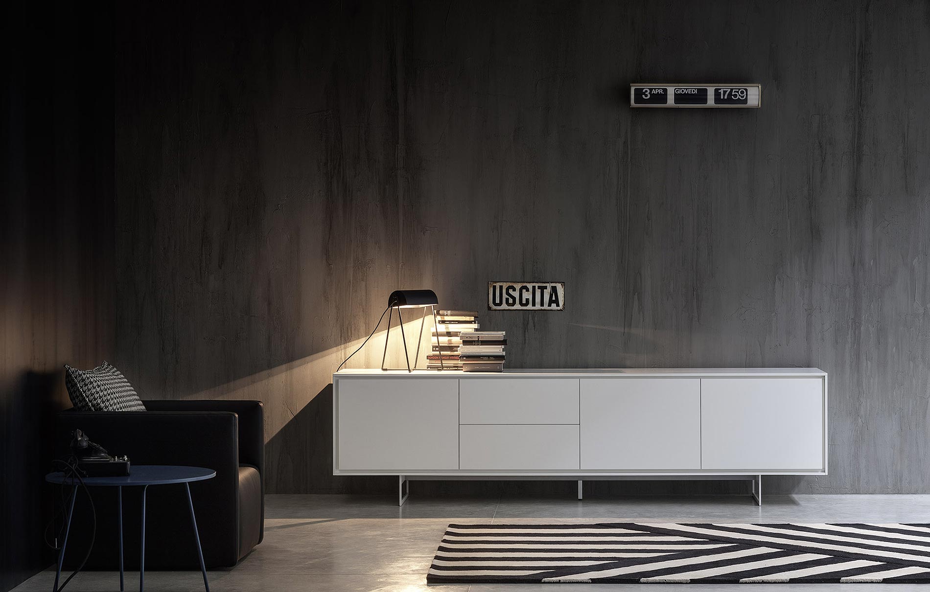 wit dressoir mat op pootjes