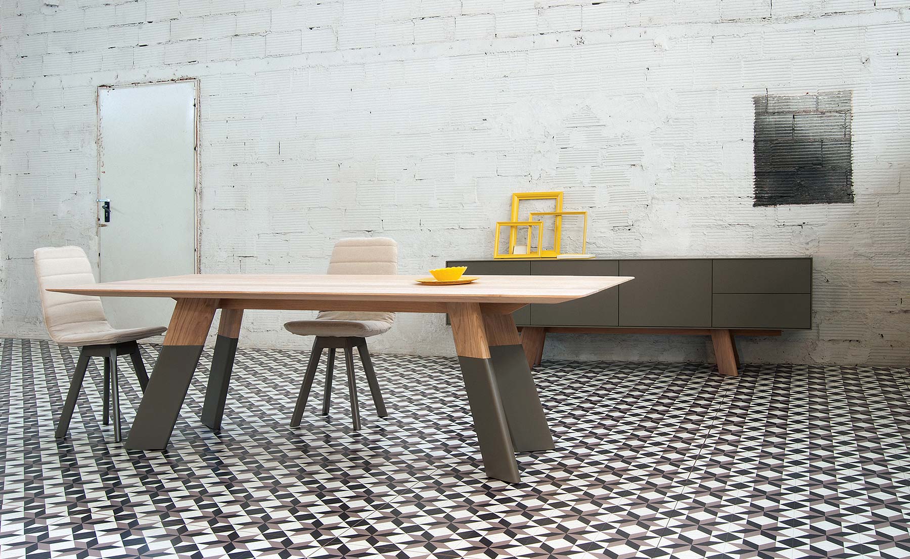 ALHAMBRA massief houten eetkamertafel ALHAMBRA massief houten eetkamertafel