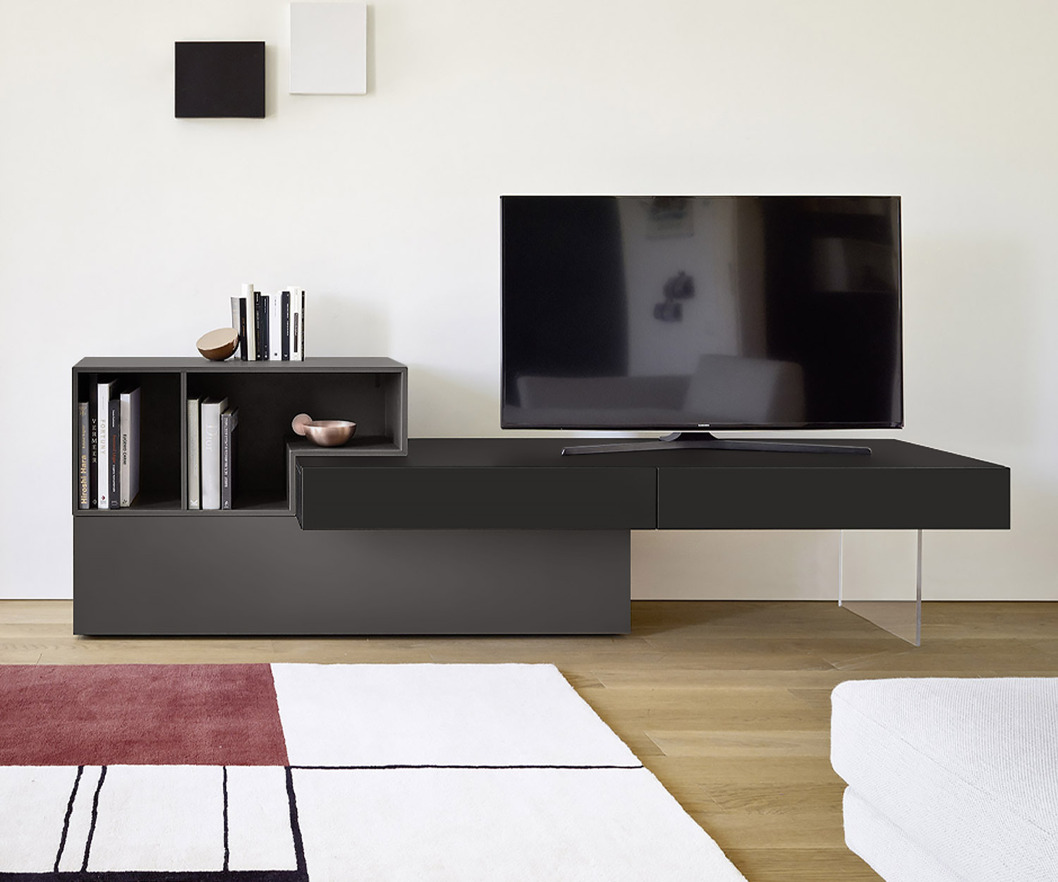 Exclusief design TV wandmeubel van Livitalia Zwevend effect dankzij donker eiken acryl voet