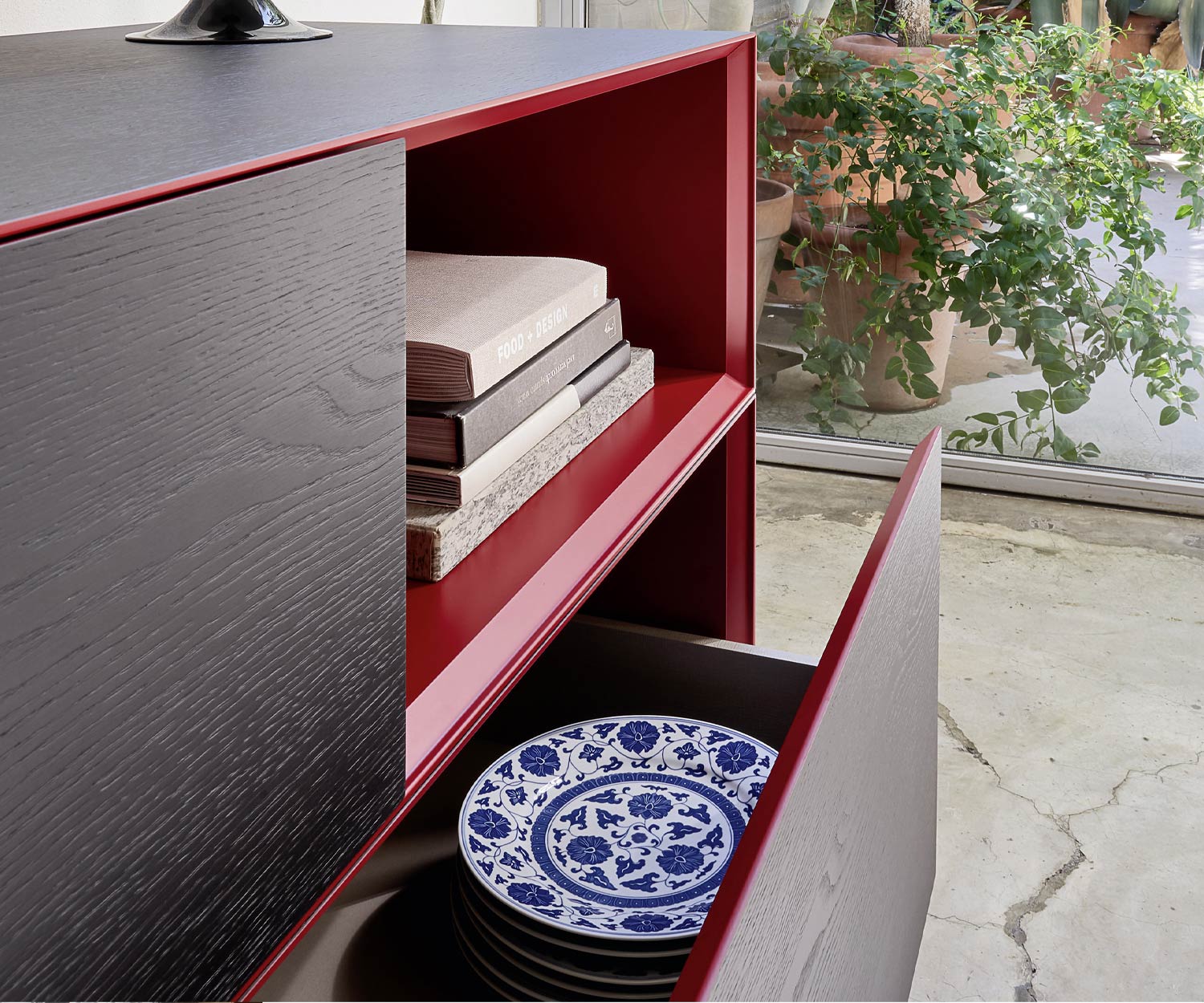 Detail lade + open vak modern Minimal 11 dressoir van Livitalia Detail lade + open vak modern Minimal 11 dressoir van Livitalia