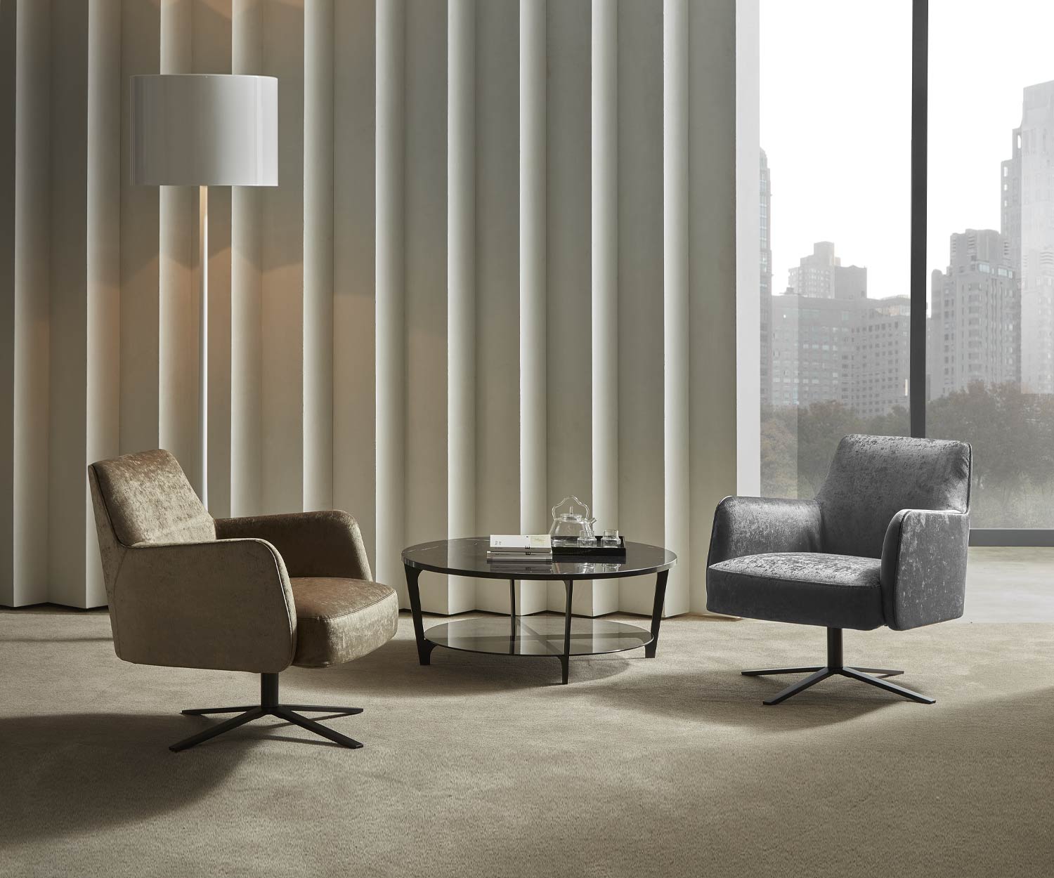 Moderne Clipper fauteuil van Marelli zwart onderstel Moderne Clipper fauteuil van Marelli zwart onderstel