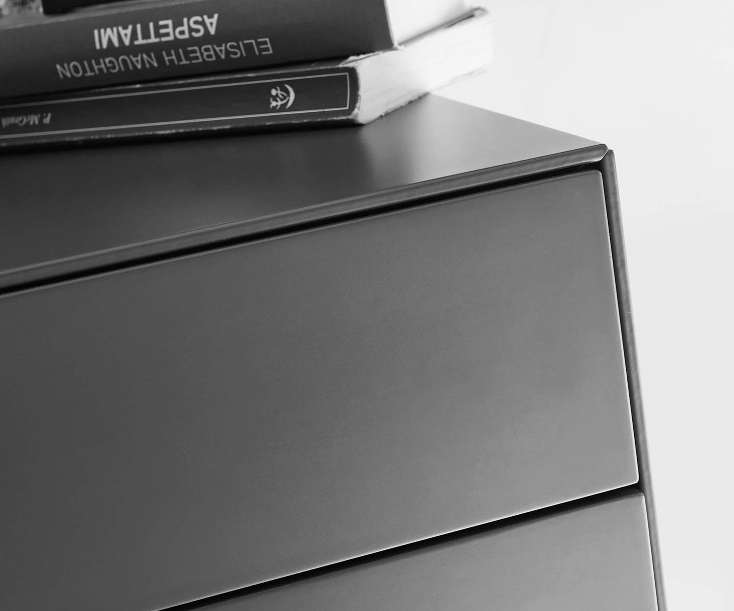 Moderne Livitalia Ecletto design wandcommode in detail met het randprofiel Moderne Livitalia Ecletto design wandcommode in detail met het randprofiel