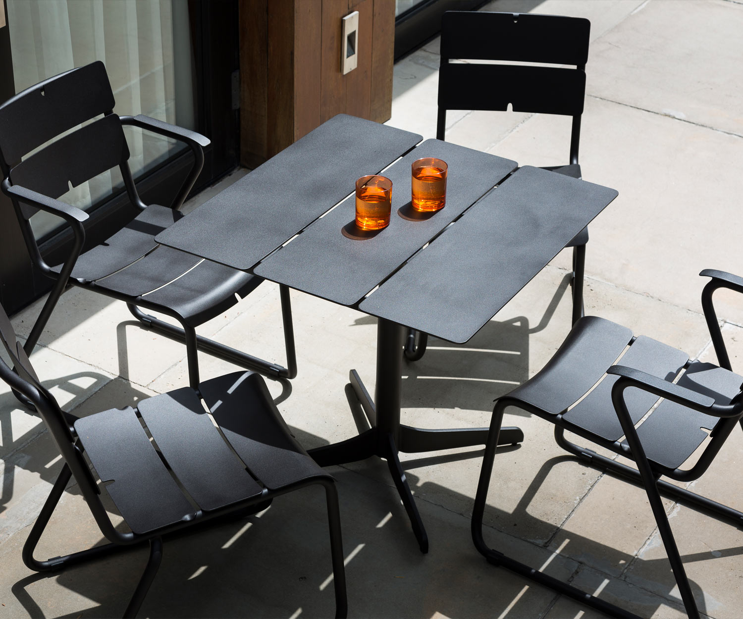 Moderne Oasiq Ceru aluminium design eettafel tafelblad in antraciet