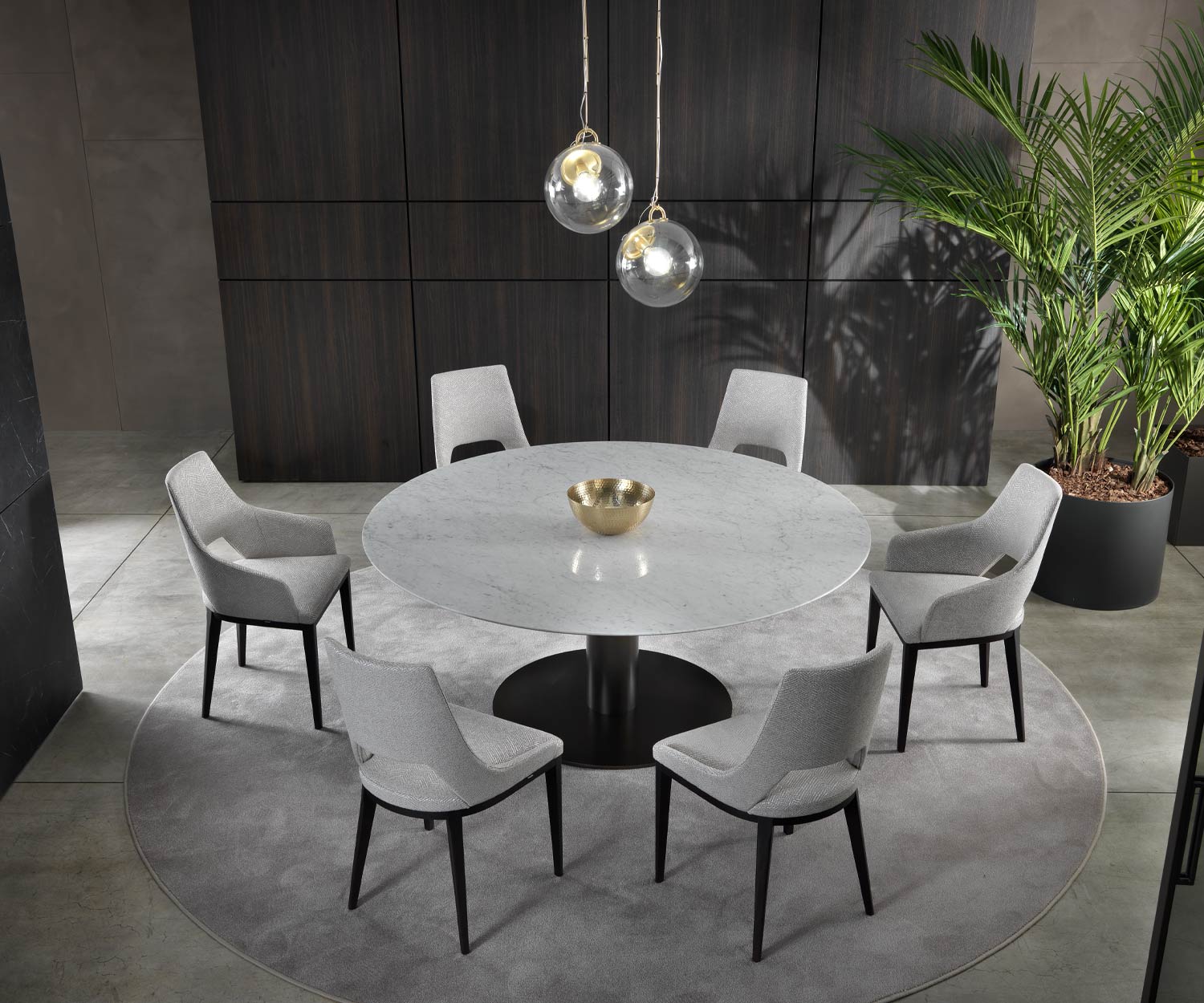 Hoogwaardige Marelli Break design eettafel met metalen onderstel Hoogwaardige Marelli Break design eettafel met metalen onderstel