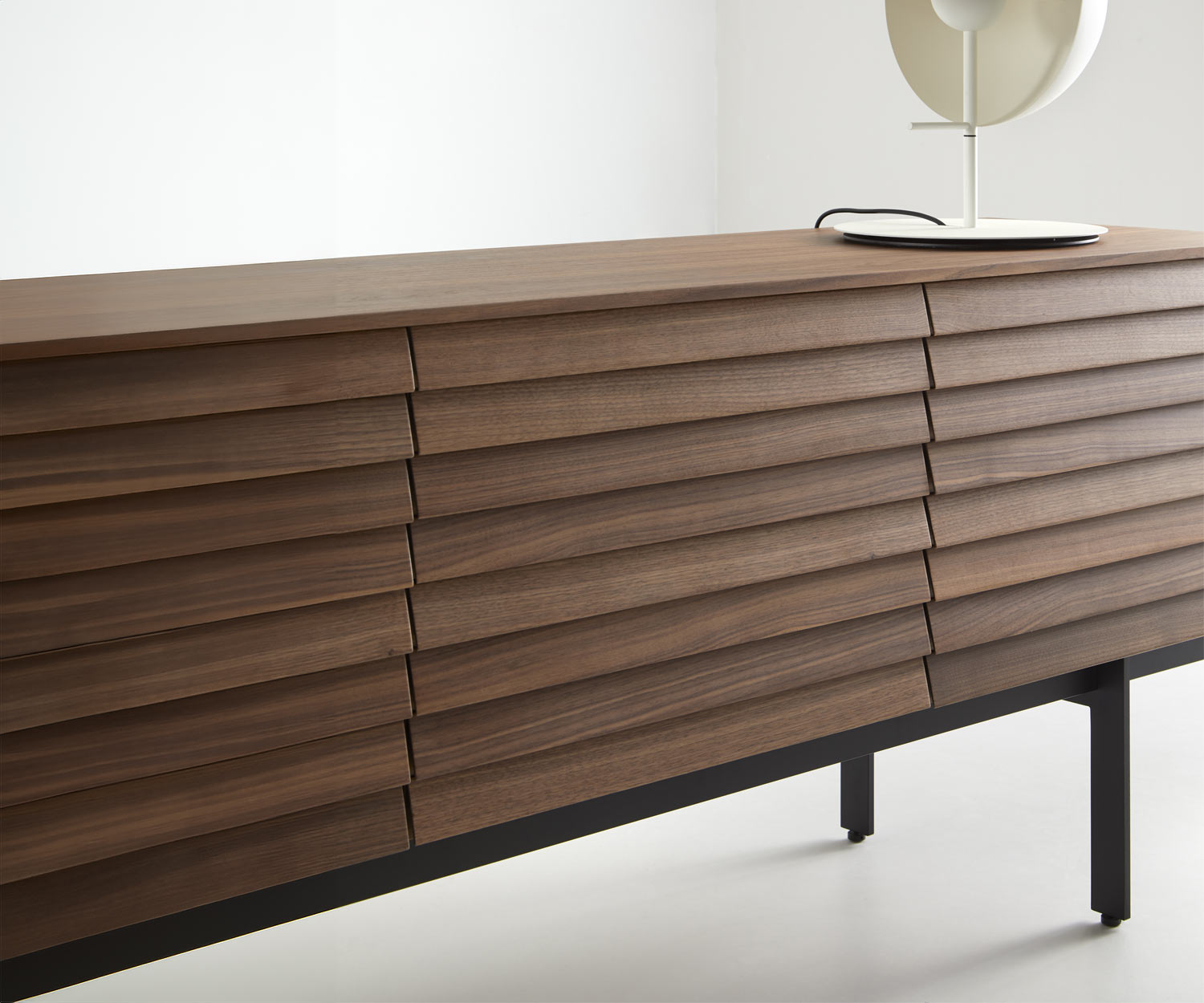 Punt Susses dressoir eiken detail Punt Susses dressoir eiken detail