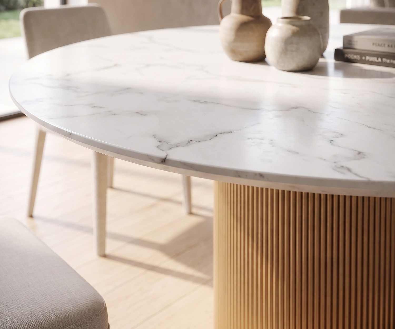 Ronde eettafel al2 dakry br 001 voor de eetkamer, moderne ronde tafel met wit marmeren blad en gouden geribbelde voet.