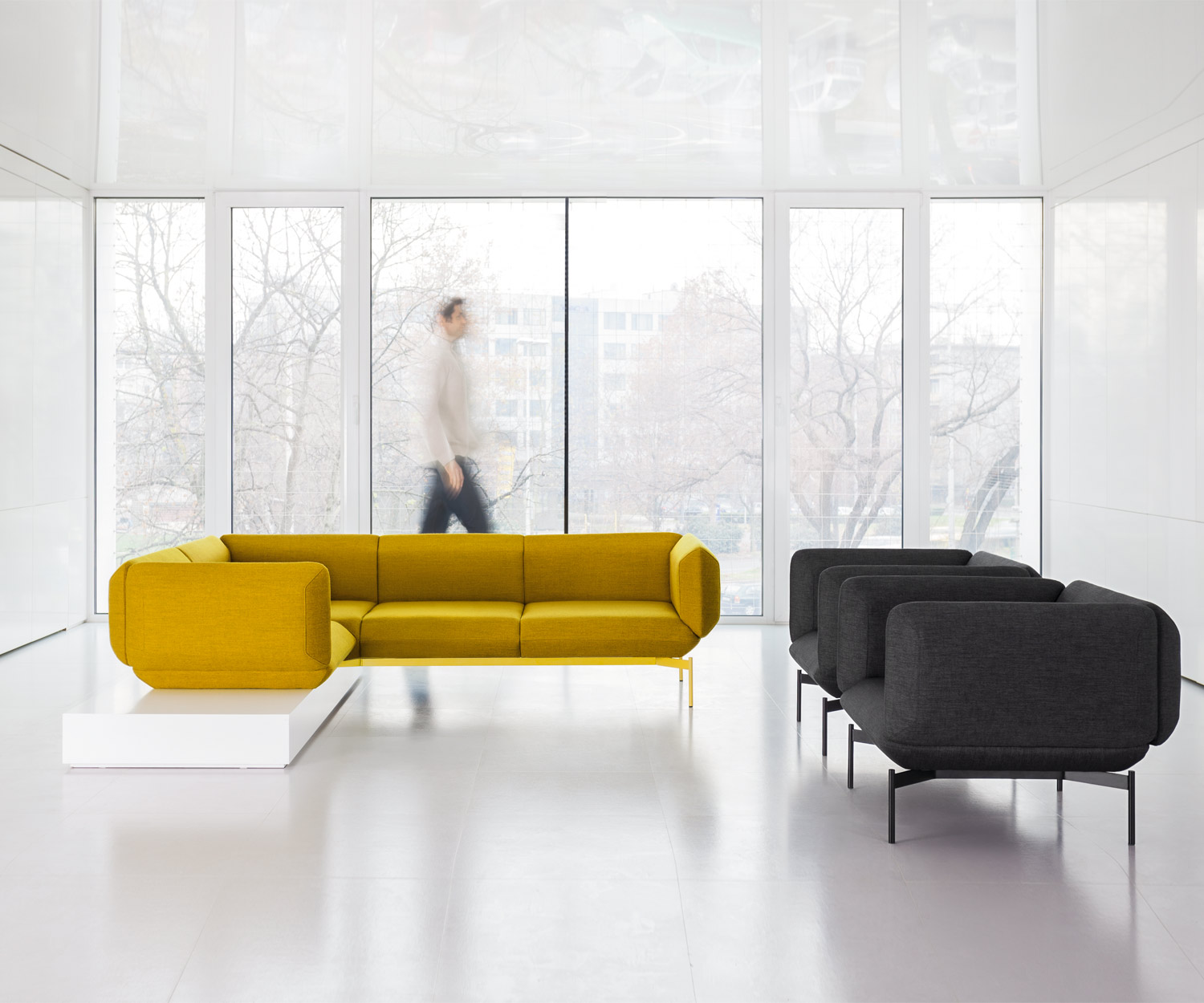 Modern Prostoria Design fauteuil segment in geel en een in zwart