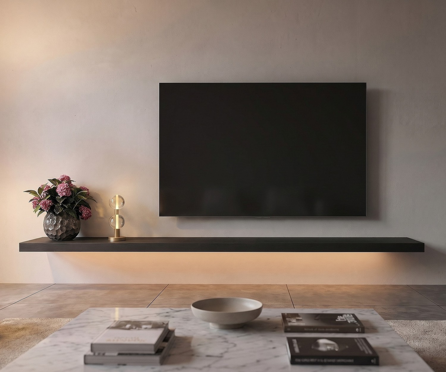 Livitalia zwevende TV wandplank met led Livitalia TV wandplank als zwevend plateau onder de televisie in een moderne woonkamer met indirecte led-verlichting.