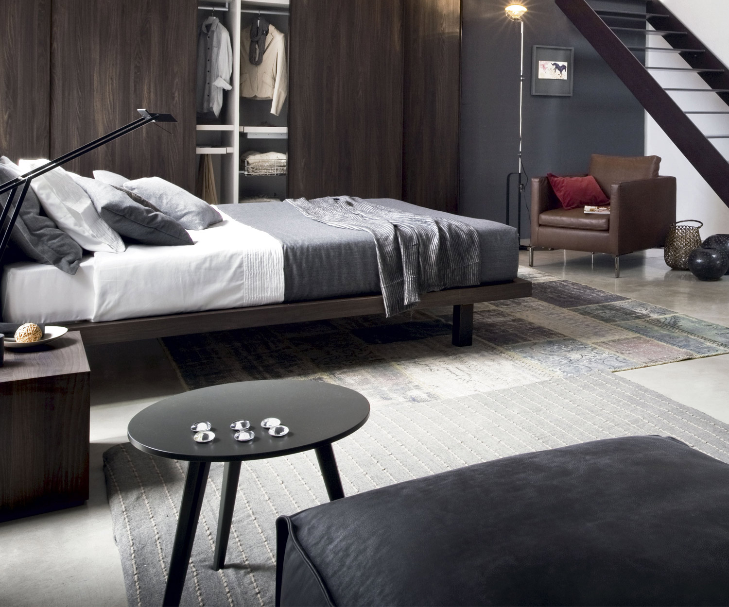 Novamobili Trio bijzettafel in de slaapkamer als opbergmogelijkheid Novamobili Trio bijzettafel in de slaapkamer als opbergmogelijkheid