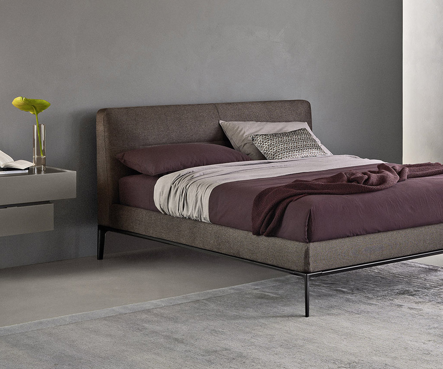 Comfortabel Livitalia Design Dorian bed op smalle poten Comfortabel Livitalia Design Dorian bed op smalle poten