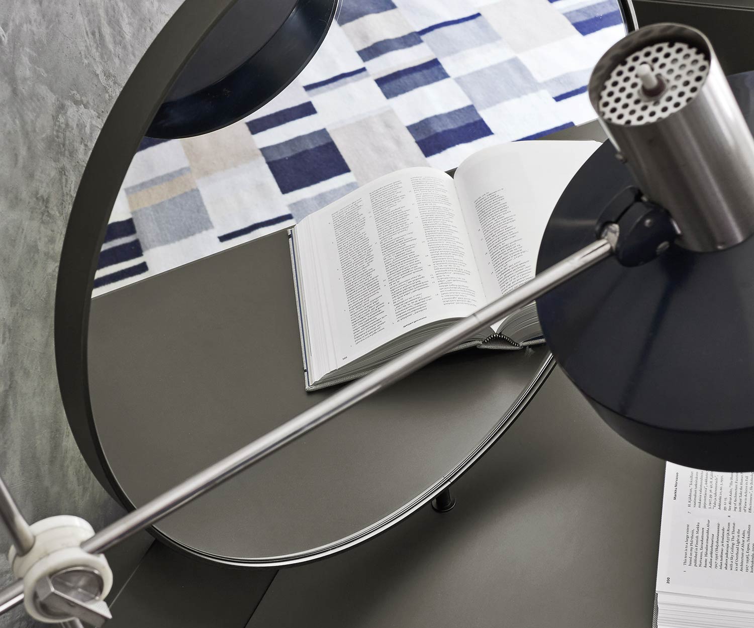 Hoogwaardige Livitalia Design secretaire Segreto met ronde make-up spiegel in detail Hoogwaardige Livitalia Design secretaire Segreto met ronde make-up spiegel in detail