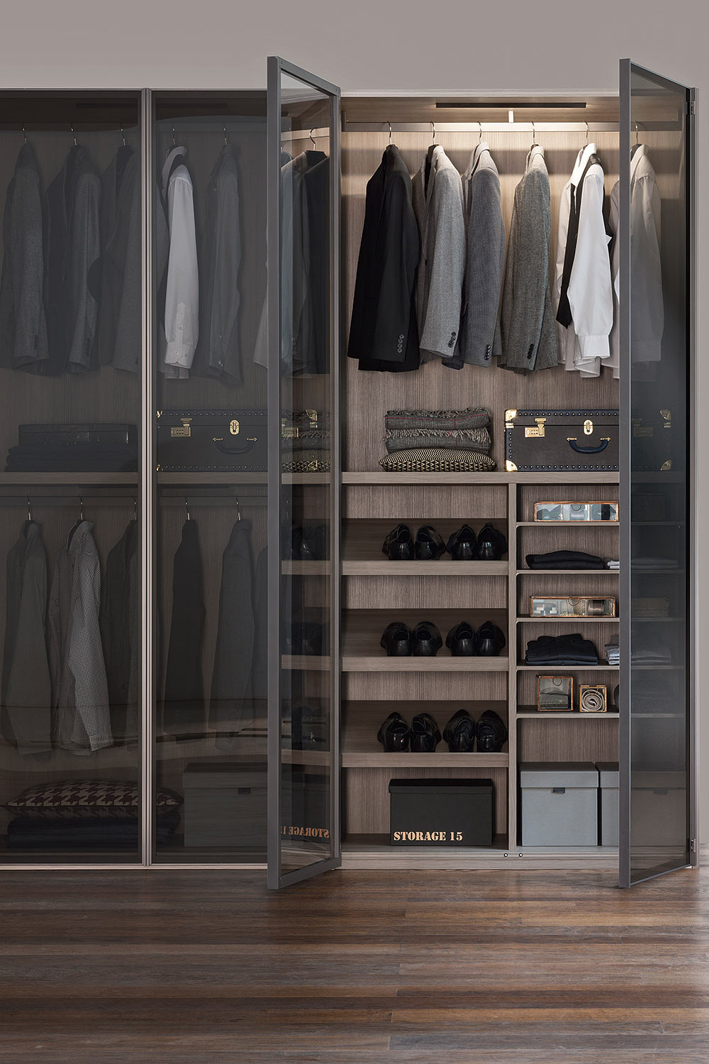 Luxe glazen deuren kledingkast