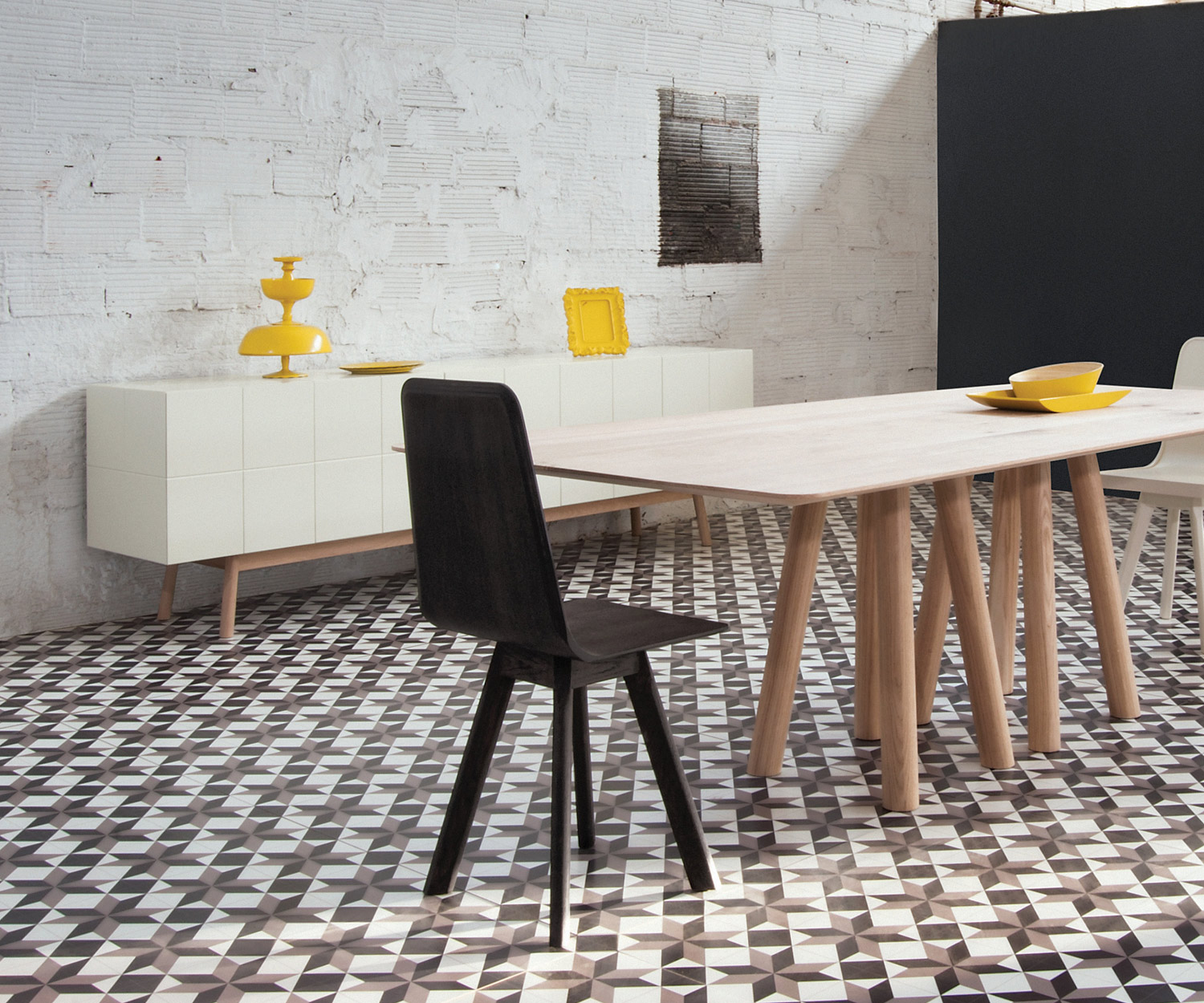 Modern al2 design dressoir in wit in de eetkamer met mos i ko eettafel Modern al2 design dressoir in wit in de eetkamer met mos i ko eettafel