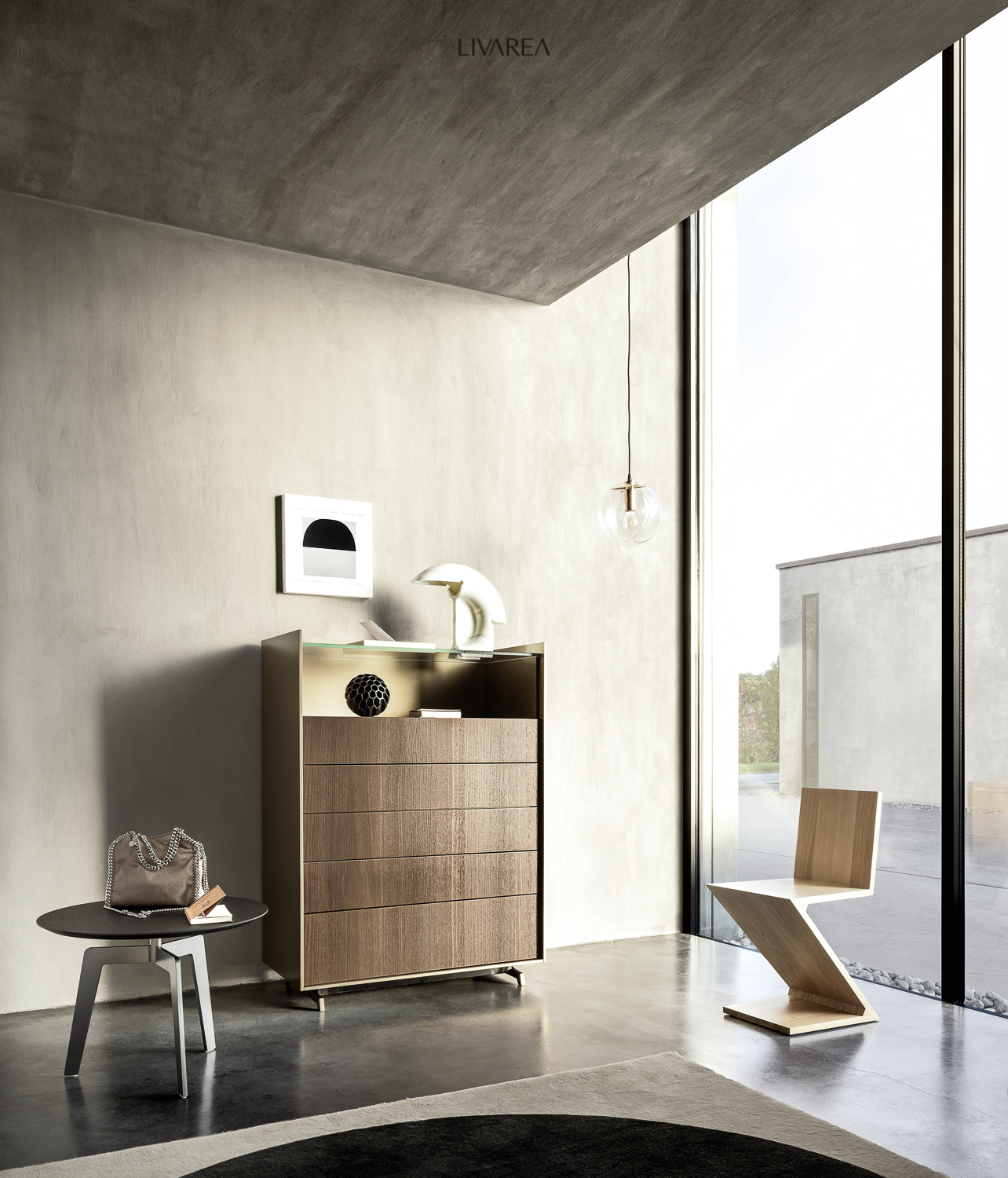 Grote kleedkamer met inloop hoekkast led verlichting verticale glazen deuren veel opbergruimte extra kasten bovenop Grote kleedkamer met inloop hoekkast led verlichting verticale glazen deuren veel opbergruimte extra kasten bovenop