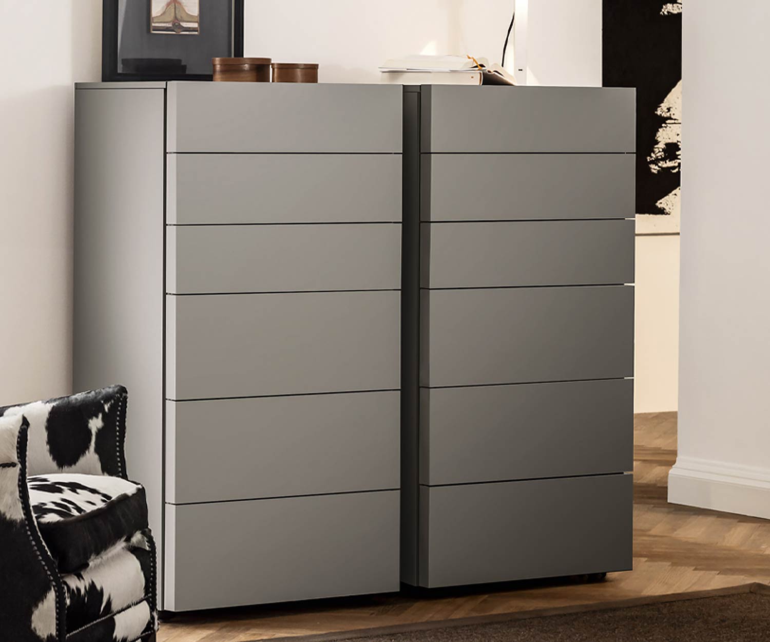 Exclusieve Valeo Design hoge ladekast lichtgrijs gelakt Exclusieve Valeo Design hoge ladekast lichtgrijs gelakt