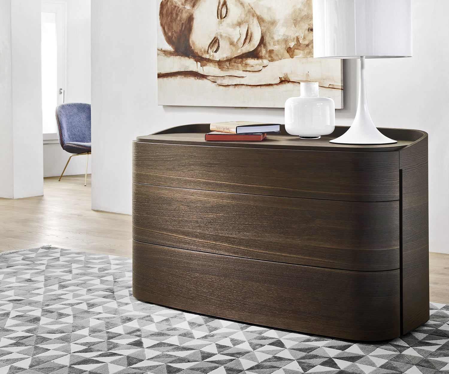 Exclusieve Livitalia Design houten ladekast Rond met rond randprofiel in eikenfineer Exclusieve Livitalia Design houten ladekast Rond met rond randprofiel in eikenfineer