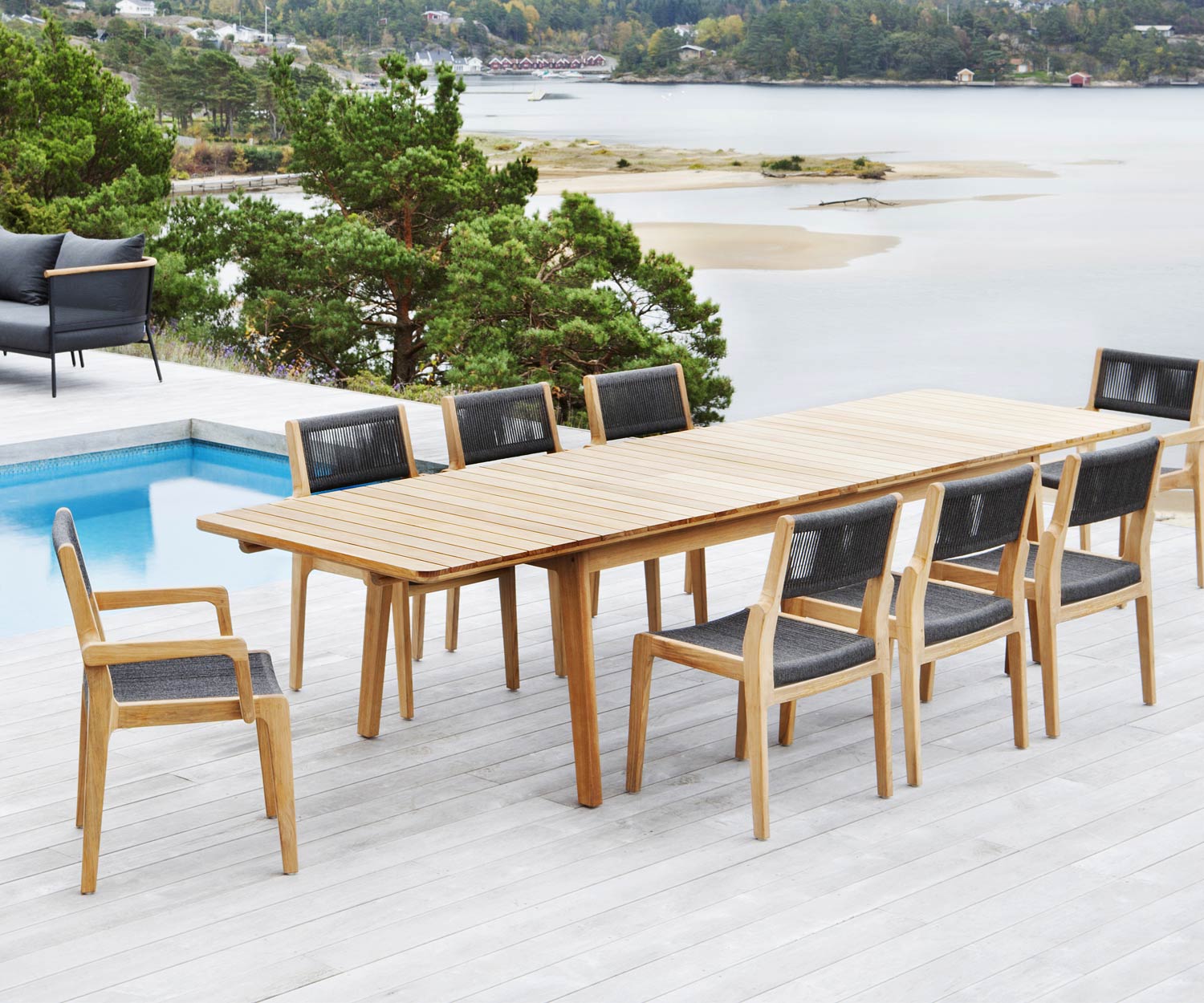 Moderne Oasiq Skagen teak design terrastafel voor maximaal 6 personen