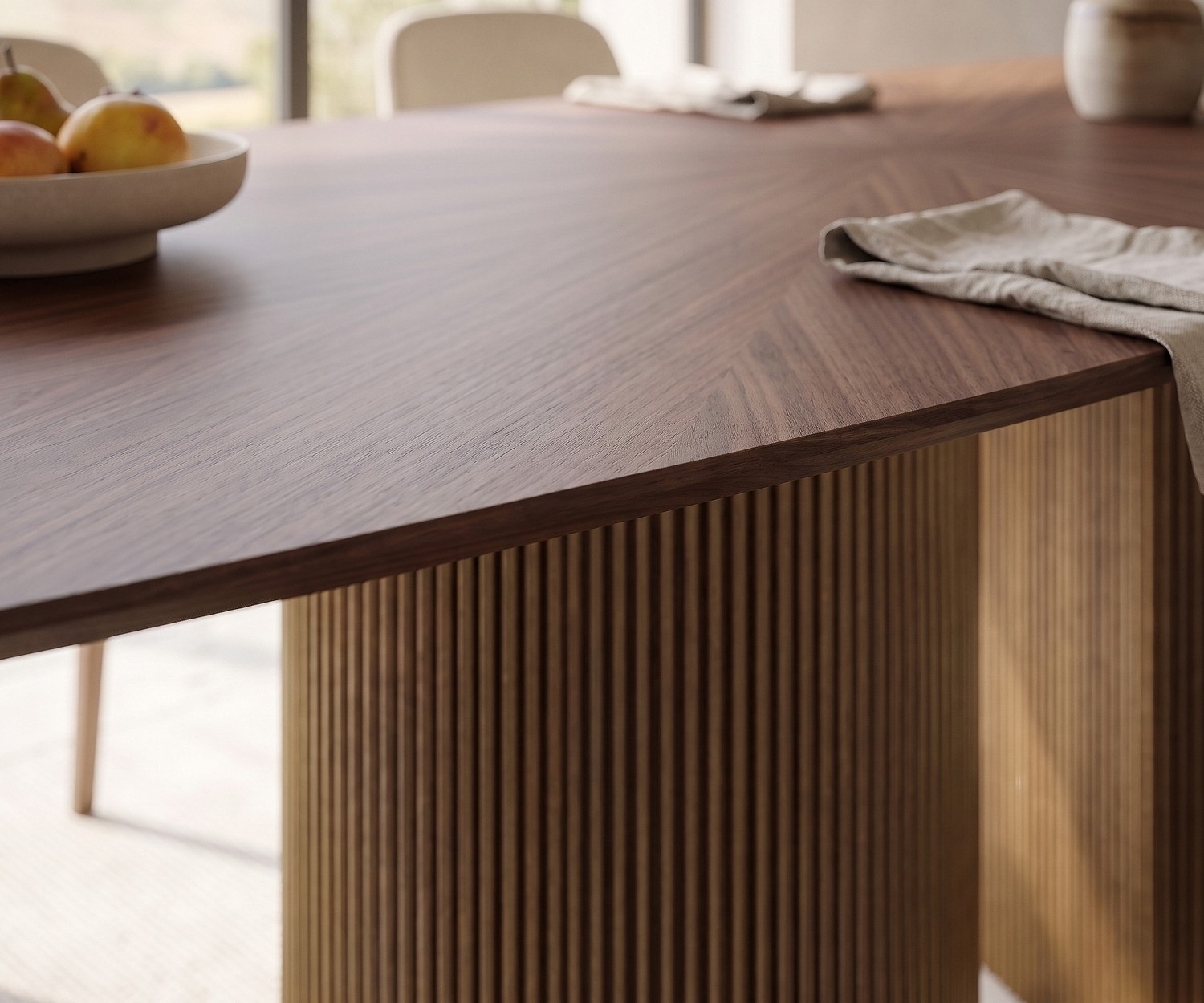 Ovale al2 dakry b 001 eettafel met metalen onderstel al2 dakry b 001 eettafel, ovale houten tafel met geribbelde metalen poten in een moderne, lichte eetkamer.