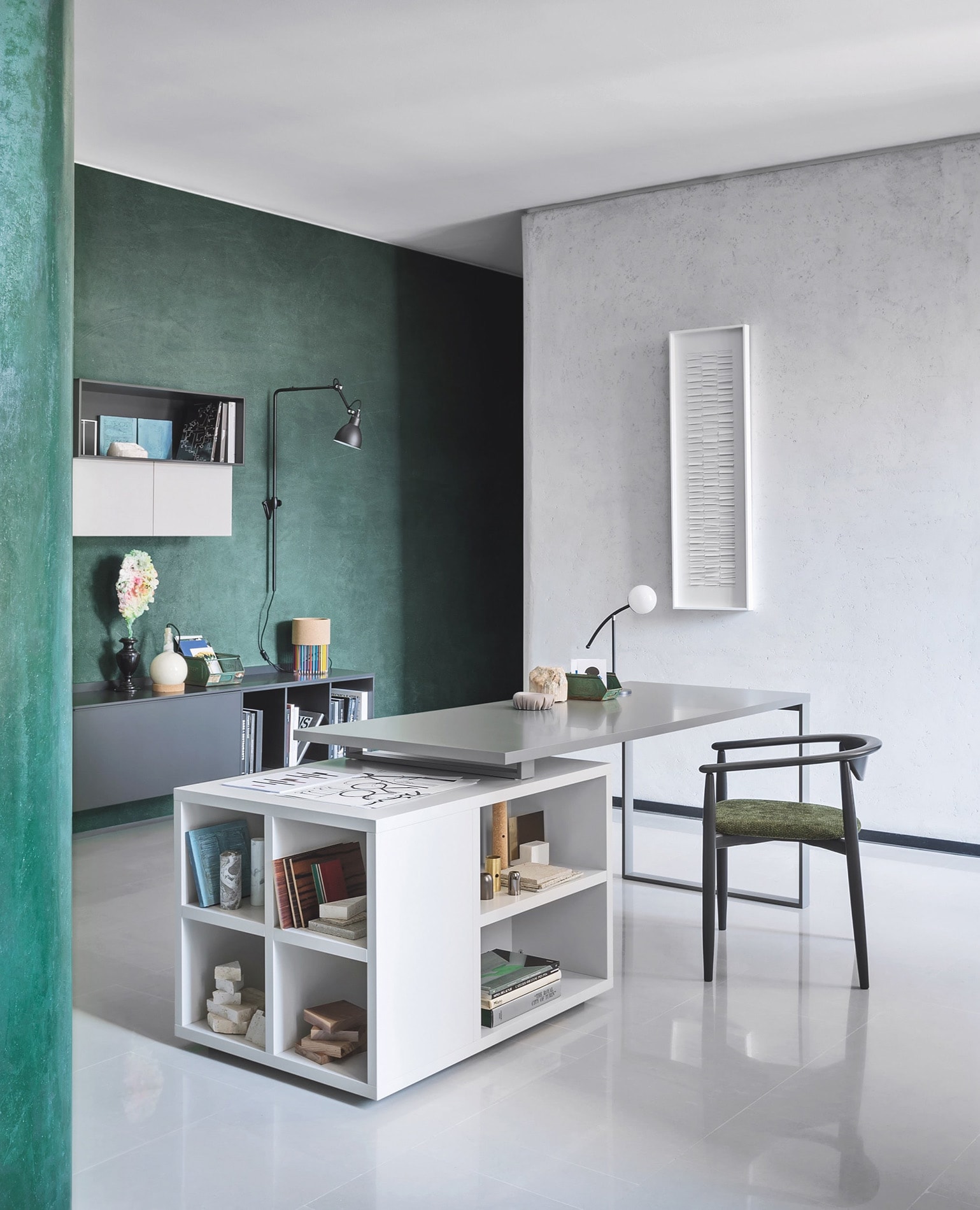 Bureau met boekenplank