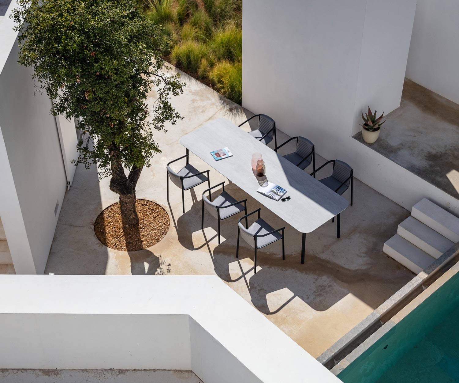 Hoogwaardige Todus Duct Round Design fauteuil op het terras Hoogwaardige Todus Duct Round Design fauteuil op het terras