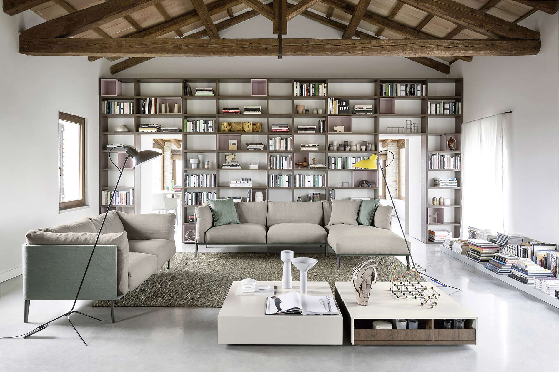 Design hoekbank op pootjes