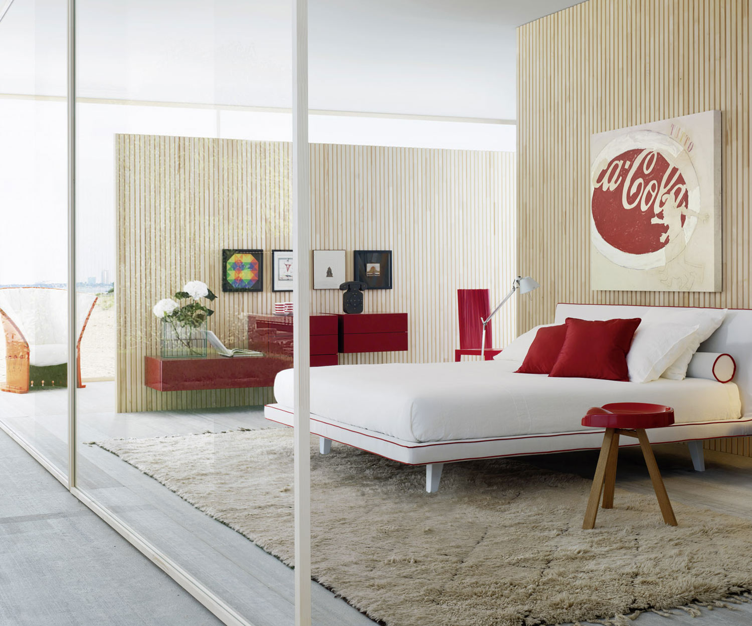 Hoogwaardige Livitalia Valeo design wandcommode in rood voor in de slaapkamer