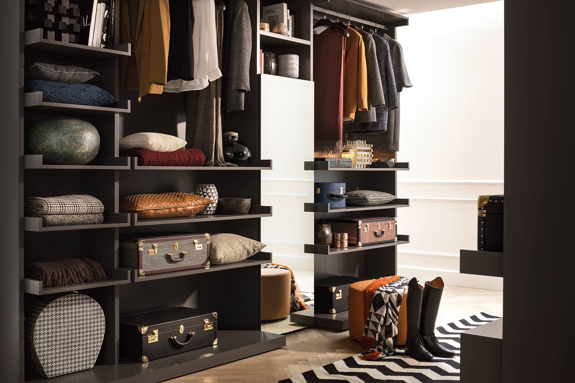 Donkere luxe design kledingkast