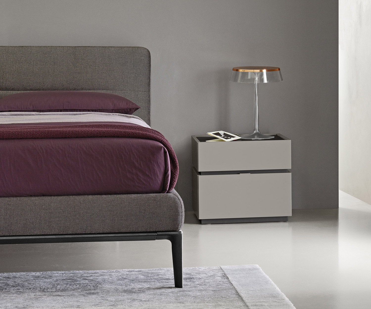 Comfortabel Livitalia Design Dorian bed op smalle poten Comfortabel Livitalia Design Dorian bed op smalle poten